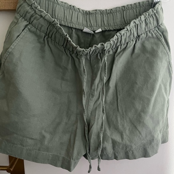 GAP Mid Rise Easy Linen-Blend Pull-On Shorts - Picture 1 of 3